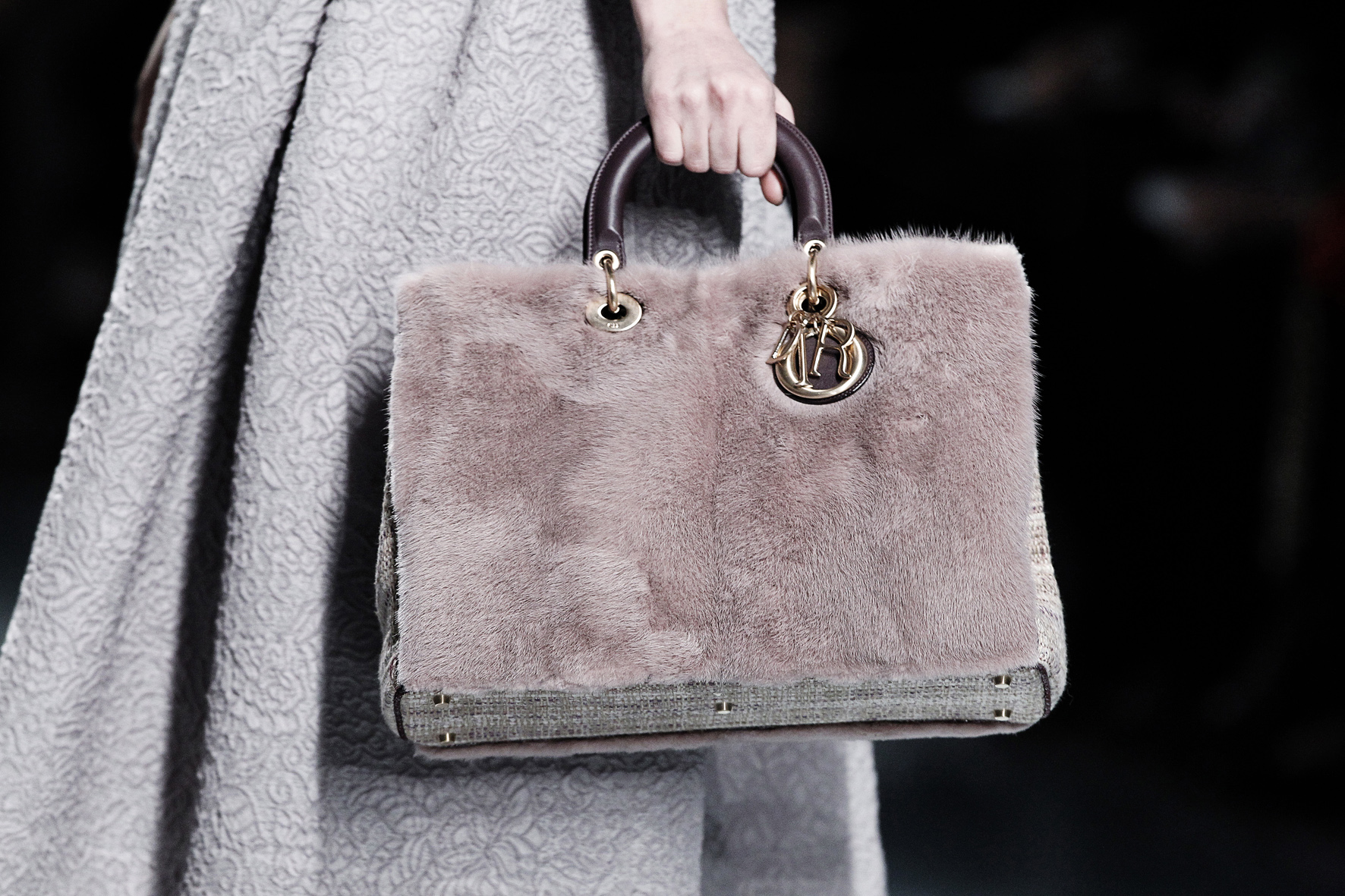 Меховая сумка от Christian Dior