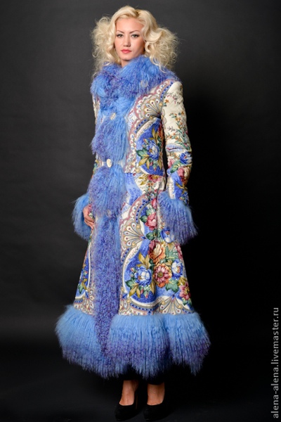 Пальто из павлопосадских платков, комбинированных с мехом от Алёны Нестеровой